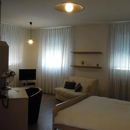 Les Du Ctn Hotel 2*